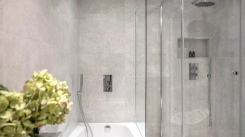 Deluxe Two Bedroom Apartment with Garden View005