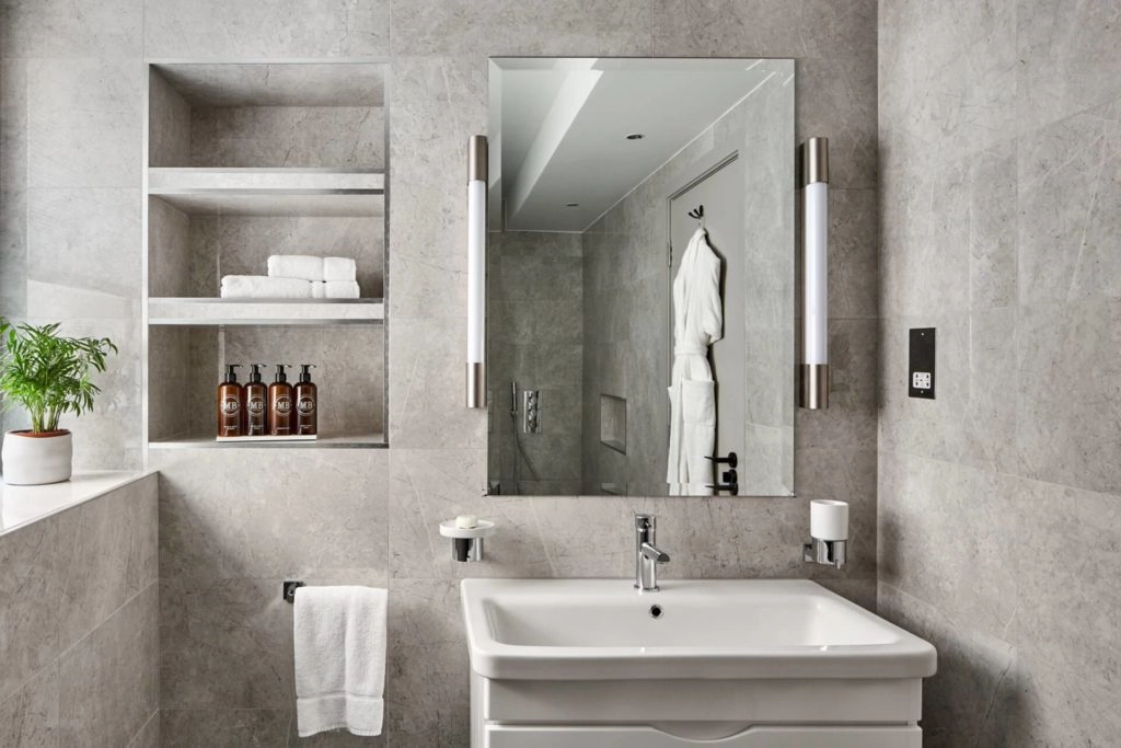 Superior Three Bedroom Apartment with Garden View007