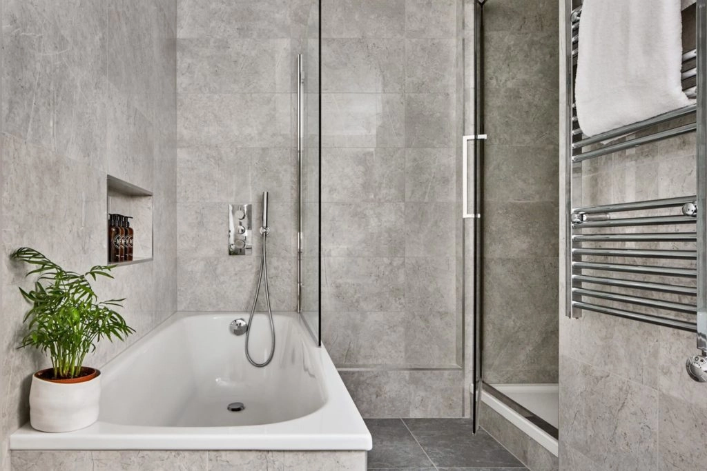 Superior Three Bedroom Apartment with Garden View008